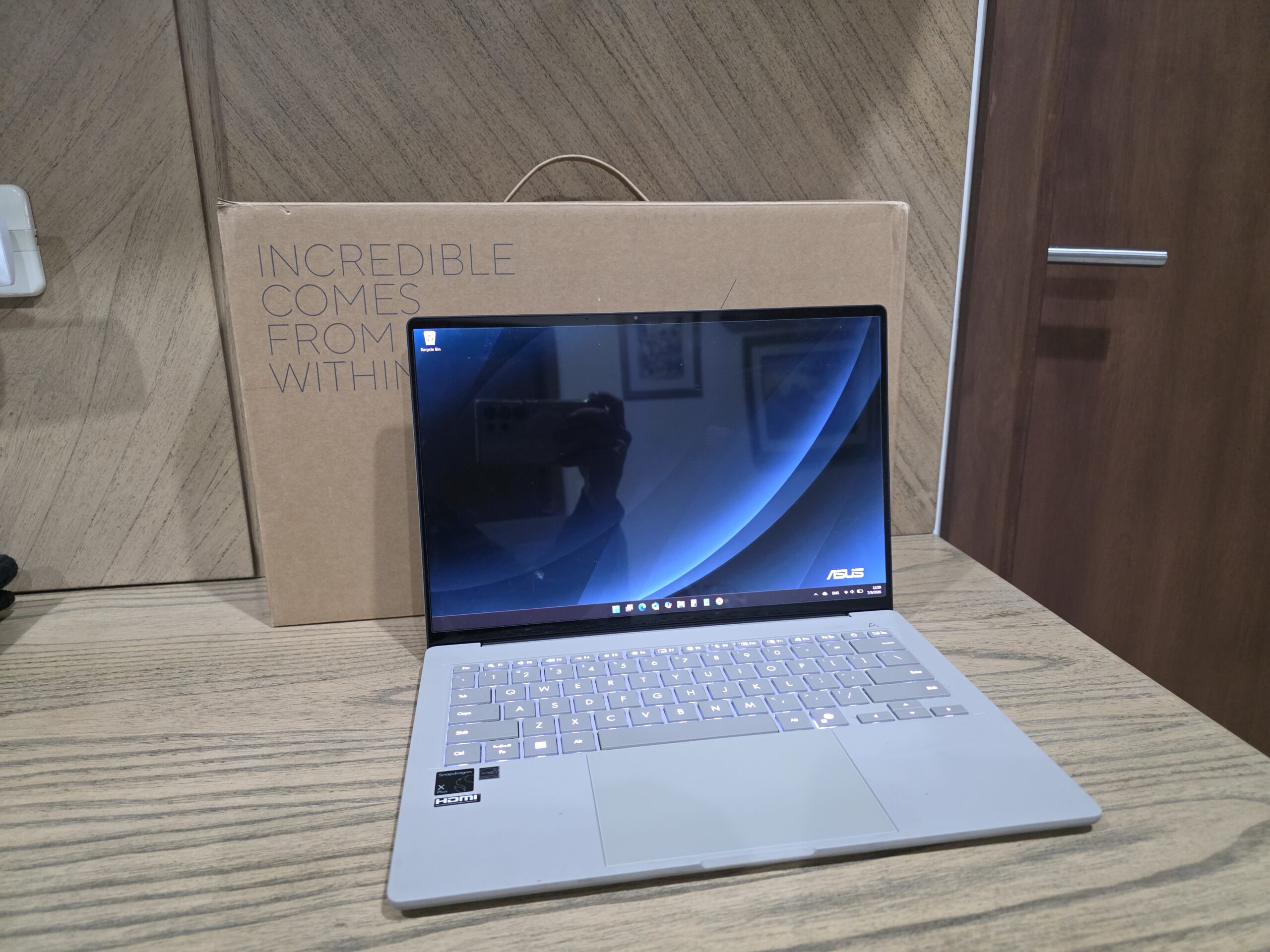 ASUS Zenbook 14 OLED (Snapdragon X) — 16 GB RAM / 512 GB SSD - Imagen 3