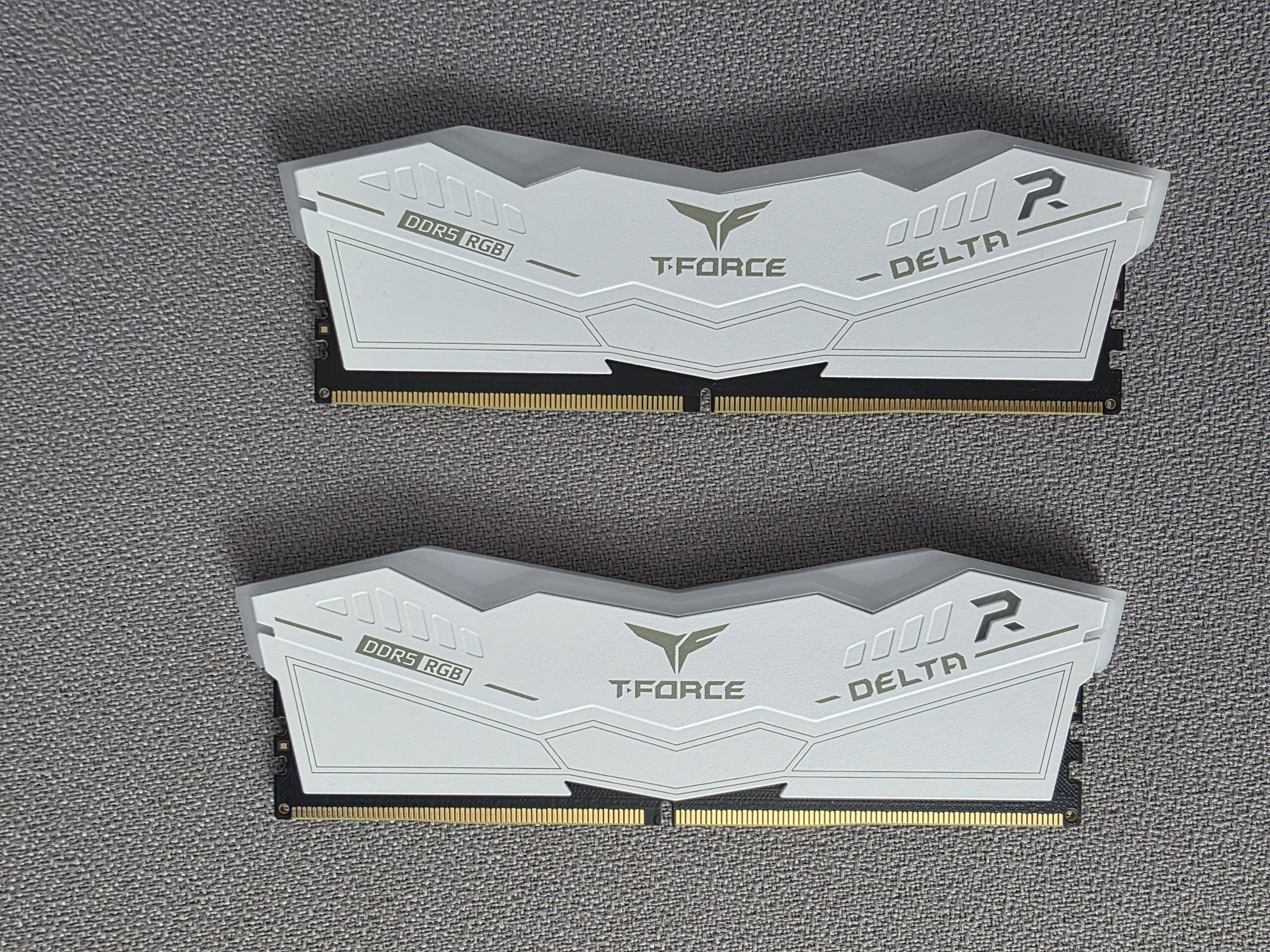 Kit RAM TeamGroup T-Force Delta RGB DDR5 16GB (2x8GB) 6000MHz - White - Imagen 2