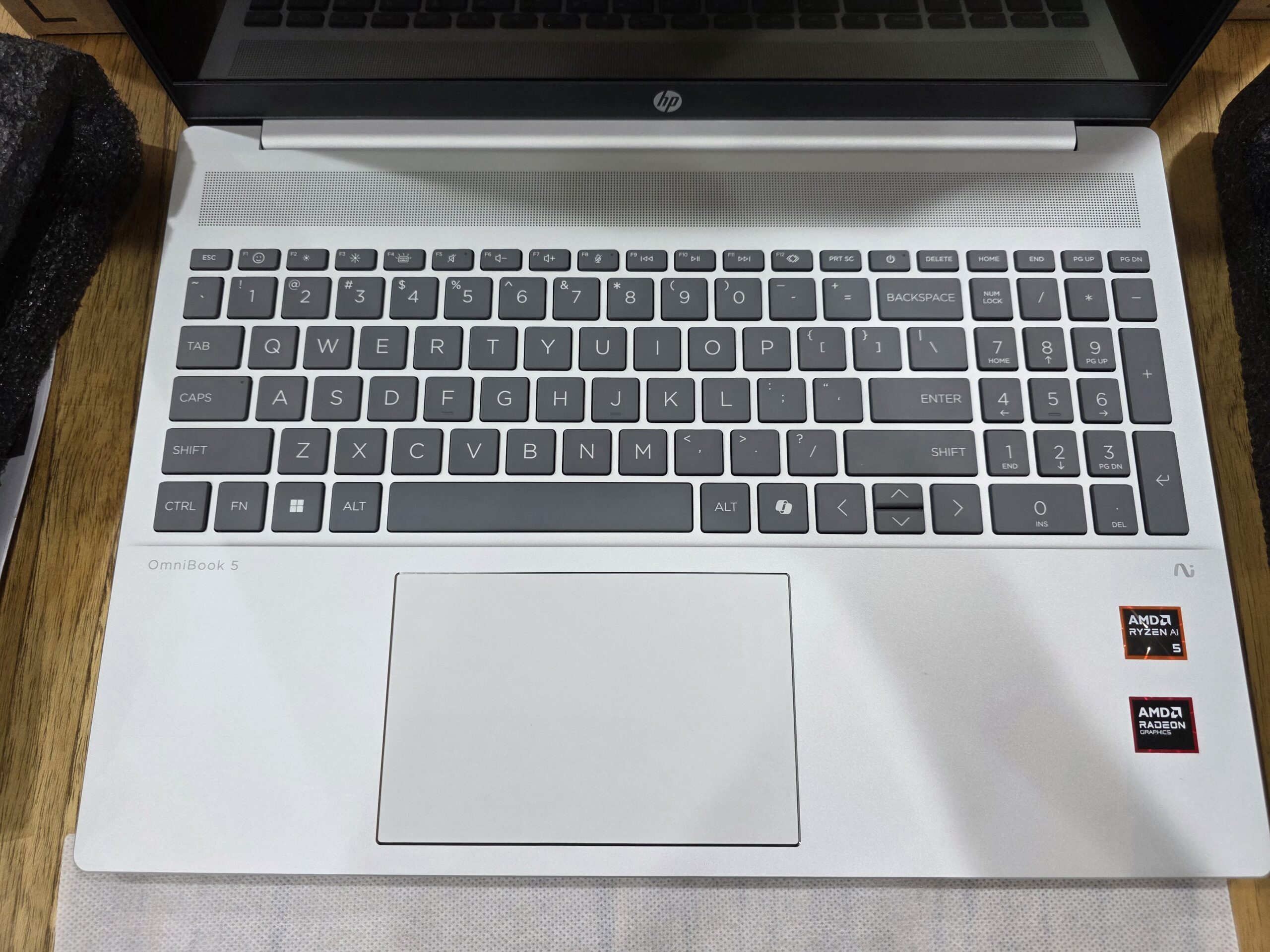 HP OmniBook 5 AI Laptop OLED 32 GB de RAM - Imagen 3